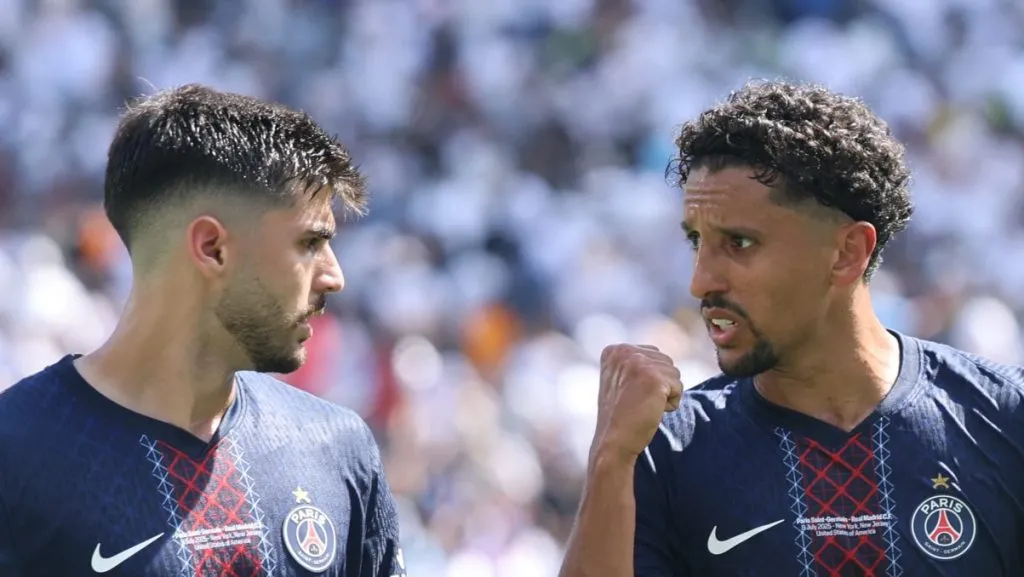 Foto: Alex Grimm/Getty Images – Marquinhos e Beraldo vão ter a missão de marcar o atacante brasileiros dos Blues.
