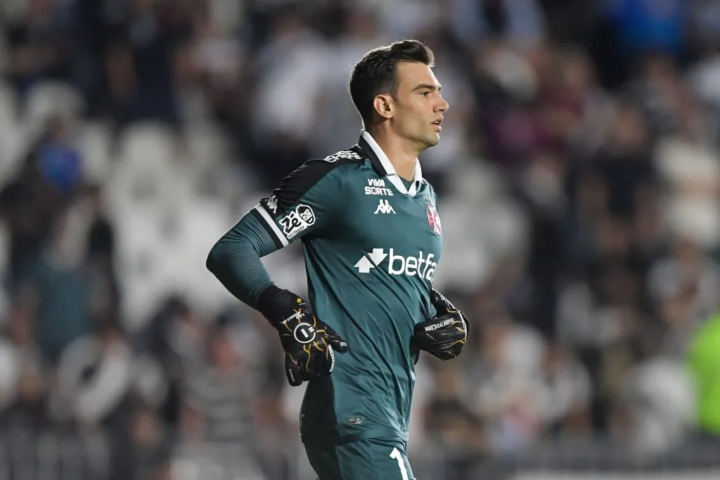 RJ – RIO DE JANEIRO – 31/05/2025 – BRASILEIRO A 2025, VASCO X BRAGANTINO – Leo Jardim goleiro do Vasco durante partida contra o Bragantino no estadio Sao Januario pelo campeonato Brasileiro A 2025. Foto: Thiago Ribeiro/AGIF