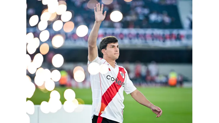 BUENOS AIRES, ARGENTINA - JANUARY 21: (EDITOR'S NOTE: Image taken with double exposure) Gonzalo Tapia of River Plate greets the fans prior to a international friendly match between River Plate and Mexico at Estadio Más Monumental Antonio Vespucio Liberti on January 21, 2025 in Buenos Aires, Argentina. (Photo by Marcelo Endelli/Getty Images)