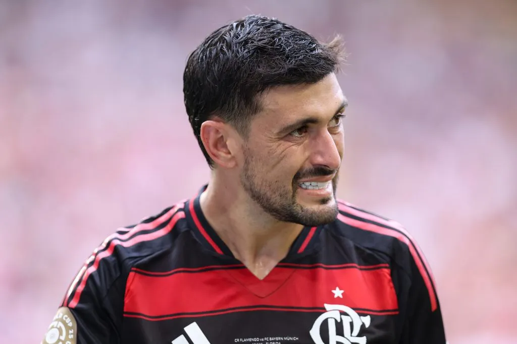 MIAMI GARDENS, FLORIDA – JUNE 29: Giorgian de Arrascaeta #10 of CR Flamengo reacts during the FIFA Club World Cup 2025 round of 16 match between CR Flamengo and FC Bayern München at Hard Rock Stadium on June 29, 2025 in Miami Gardens, Florida. (Photo by Megan Briggs/Getty Images)