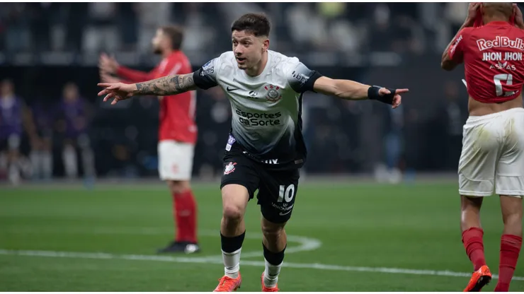 Rodrigo Garro comemora gol marcado em partida diante do RB Bragantino. Foto: ZUMA Press, Inc. / Alamy Stock Photo