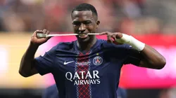 Pacho, suspenso, é um dos desfalques do PSG de Luís Enrique para final contra o Chelsea - Foto: Alex Grimm/Getty Images