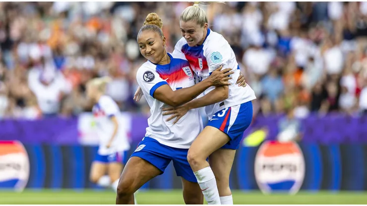 Alessa Russo comemora gol marcado pela Inglaterra. Foto: Associated Press / Alamy Stock Photo