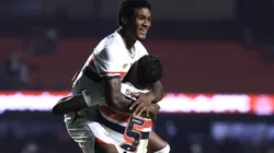 SP - SAO PAULO - 17/05/2025 - BRASILEIRO A 2025, SAO PAULO X GREMIO - Arboleda jogador do Sao Paulo comemora seu gol com Lucas Ferreira jogador da sua equipe durante partida contra o Gremio no estadio Morumbi pelo campeonato Brasileiro A 2025. Foto: Marcello Zambrana/AGIF