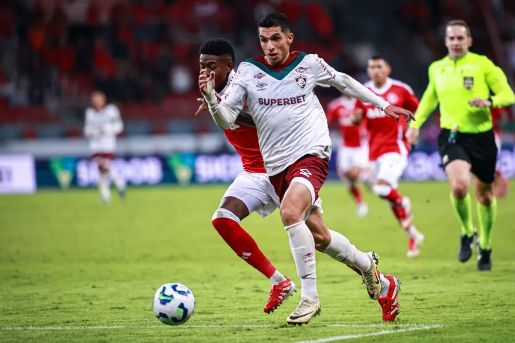RS – PORTO ALEGRE – 01/06/2025 – BRASILEIRO A 2025, INTERNACIONAL X FLUMINENSE – Kevin Serna jogador do Fluminense durante partida contra o Internacional no estadio Beira-Rio pelo campeonato Brasileiro A 2025. Foto: Maxi Franzoi/AGIF