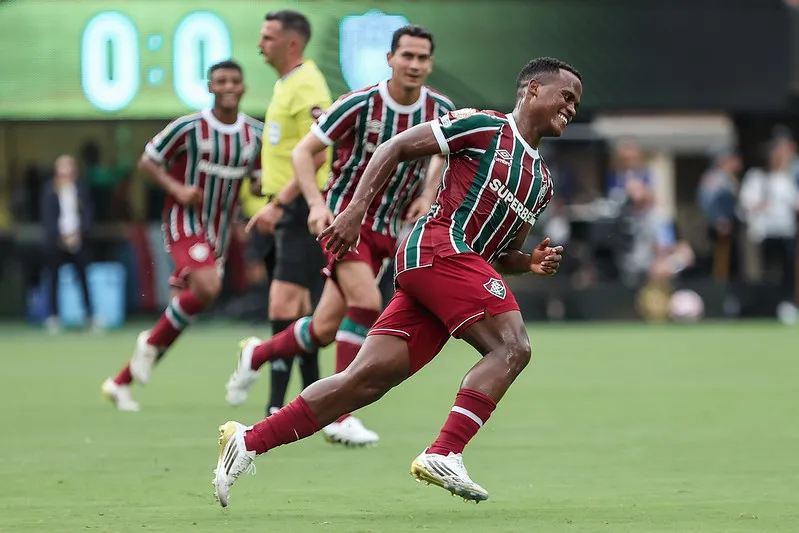 Arias comemora o gol de falta contra o Ulsan HD, pelo Mundial de Clubes. Foto: Lucas Merçon/Fluminense FC
