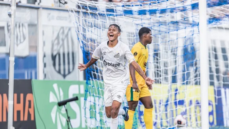 Hyan jogador do Santos comemora seu gol durante partida contra o Nova Venecia no estadio Arena Inamar pelo campeonato Copa Sao Paulo 2024. Foto: Abner Dourado/AGIF
