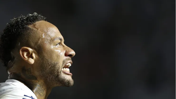 Neymar se envolveu em entrevero durante amistoso contra time do ES nesta quinta-feira