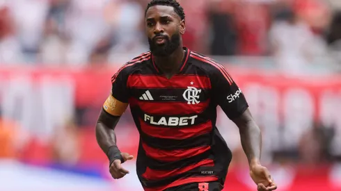 MIAMI GARDENS, FLORIDA - JUNE 29: Gerson #8 of CR Flamengo in action during the FIFA Club World Cup 2025 round of 16 match between CR Flamengo and FC Bayern München at Hard Rock Stadium on June 29, 2025 in Miami Gardens, Florida. (Photo by Michael Reaves/Getty Images)