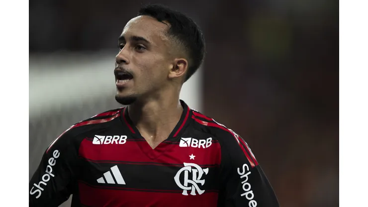 RJ - RIO DE JANEIRO - 22/02/2025 - CARIOCA 2025, FLAMENGO X MARICA - Matheus Goncalves jogador do Flamengo comemora seu gol durante partida contra o Marica no estadio Maracana pelo campeonato Carioca 2025. Foto: Jorge Rodrigues/AGIF