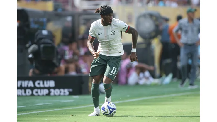 EAST RUTHERFORD, NEW JERSEY - JULY 08: Noni Madueke #11 of Chelsea FC controls the ball during the FIFA Club World Cup 2025 semi-final match between Fluminense FC and Chelsea FC at MetLife Stadium on July 08, 2025 in East Rutherford, New Jersey. (Photo by Alex Grimm/Getty Images)