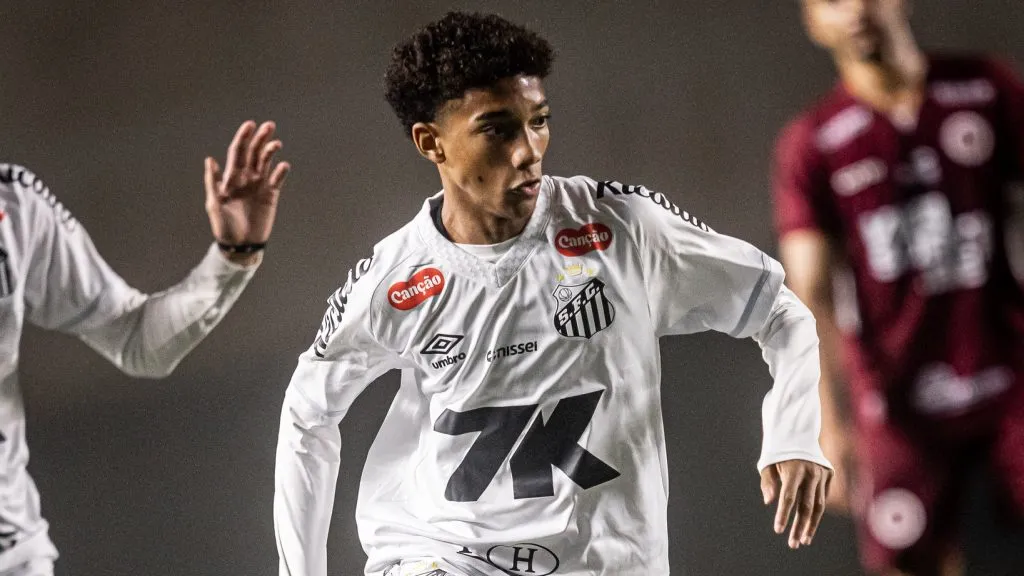 Robinho Jr. em ação pela primeira vez no time principal do Peixe  -Fotos: Raul Baretta/ Santos FC.