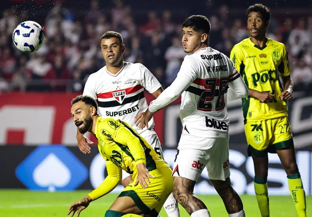 Alan Franco, jogador do Sao Pauloj durante partida contra o Mirassol no estadio Morumbi pelo campeonato Brasileiro A 2025. Foto: Fabio Giannelli/AGIF