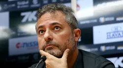 SP - SANTOS - 25/06/2025 - SANTOS, APRESENTACAO - O dirigente Alexandre Mattos fala aos jornalistas durante apresentacao oficial em coletiva de imprensa realizada no Vila Belmiro.