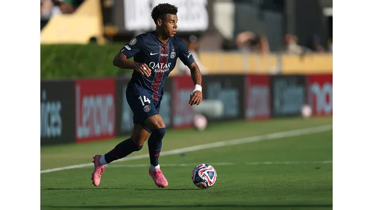 Désiré Doué recebe R$ 3 milhões por mês no PSG. Foto: Harry How/Getty Images)