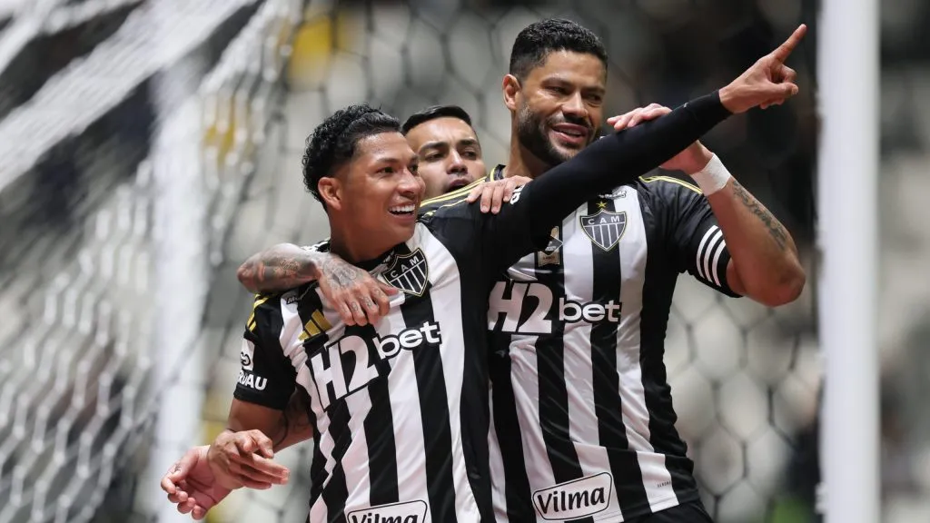 Hulk e Rony no Galo. Foto: Gilson Lobo/AGIF