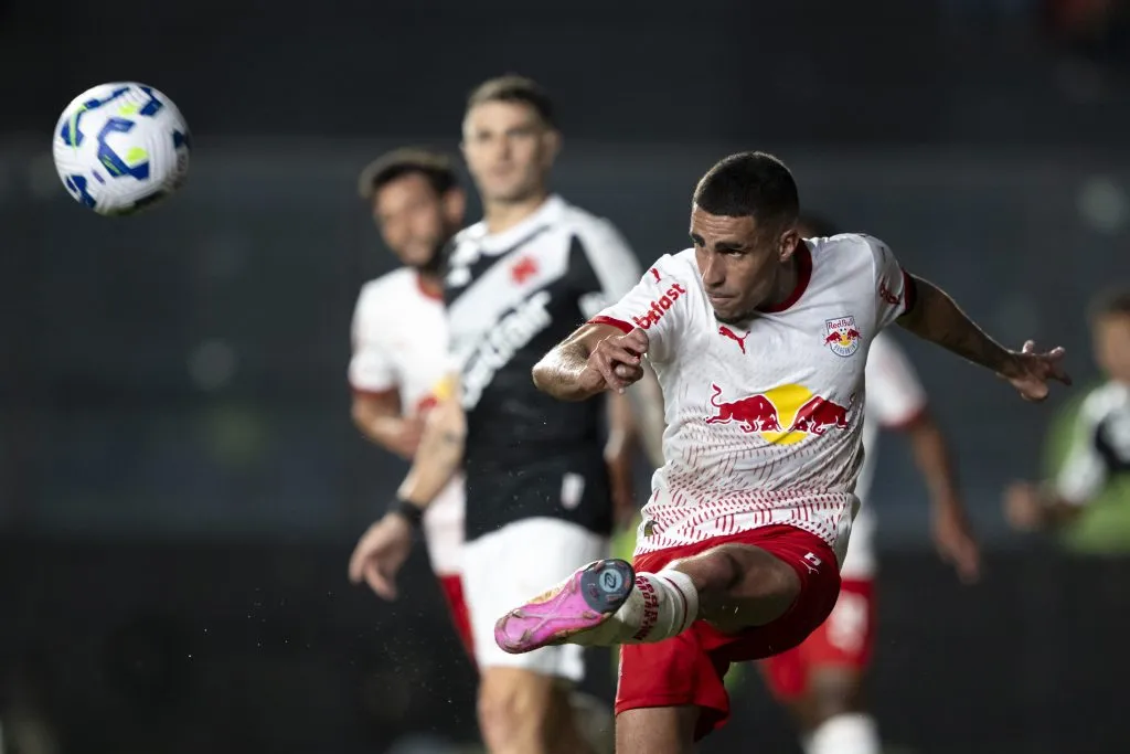 RJ – RIO DE JANEIRO – 31/05/2025 – BRASILEIRO A 2025, VASCO X BRAGANTINO – Gabriel jogador do Bragantino durante partida contra o Vasco no estadio Sao Januario pelo campeonato Brasileiro A 2025. Foto: Jorge Rodrigues/AGIF