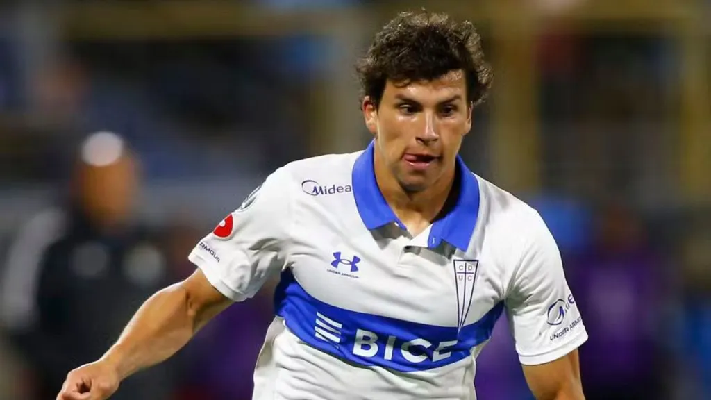Gonzalo Tapia atuando pela Universidad Católica, do Chile — Foto: Marcelo Hernandez/Getty Images