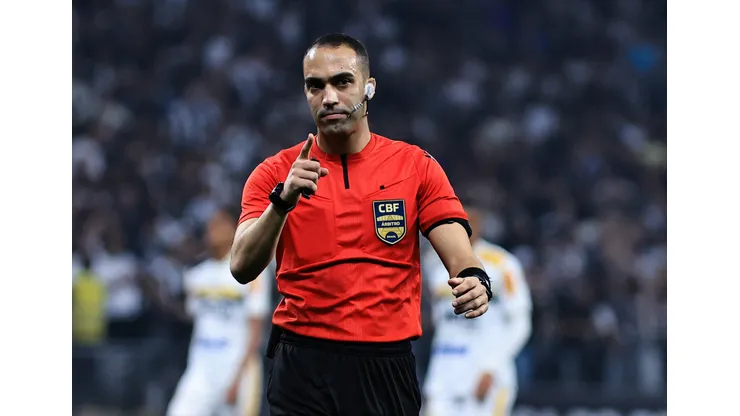 SP - SAO PAULO - 21/05/2025 - COPA DO BRASIL 2025, CORINTHIANS X NOVORIZONTINO - O arbitro Davi de Oliveira Lacerda (ES) durante partida entre Corinthians e Novorizontino no estadio Arena Corinthians pelo campeonato Copa Do Brasil 2025. Foto: Fabio Giannelli/AGIF