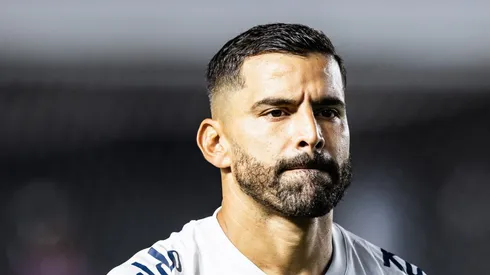 Tomás Rincón com a camisa do Peixe pela Série B.