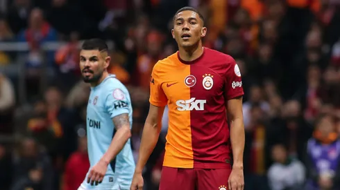 Atacante também atuou pelo Galatasaray. Photo by Ahmad Mora/Getty Images