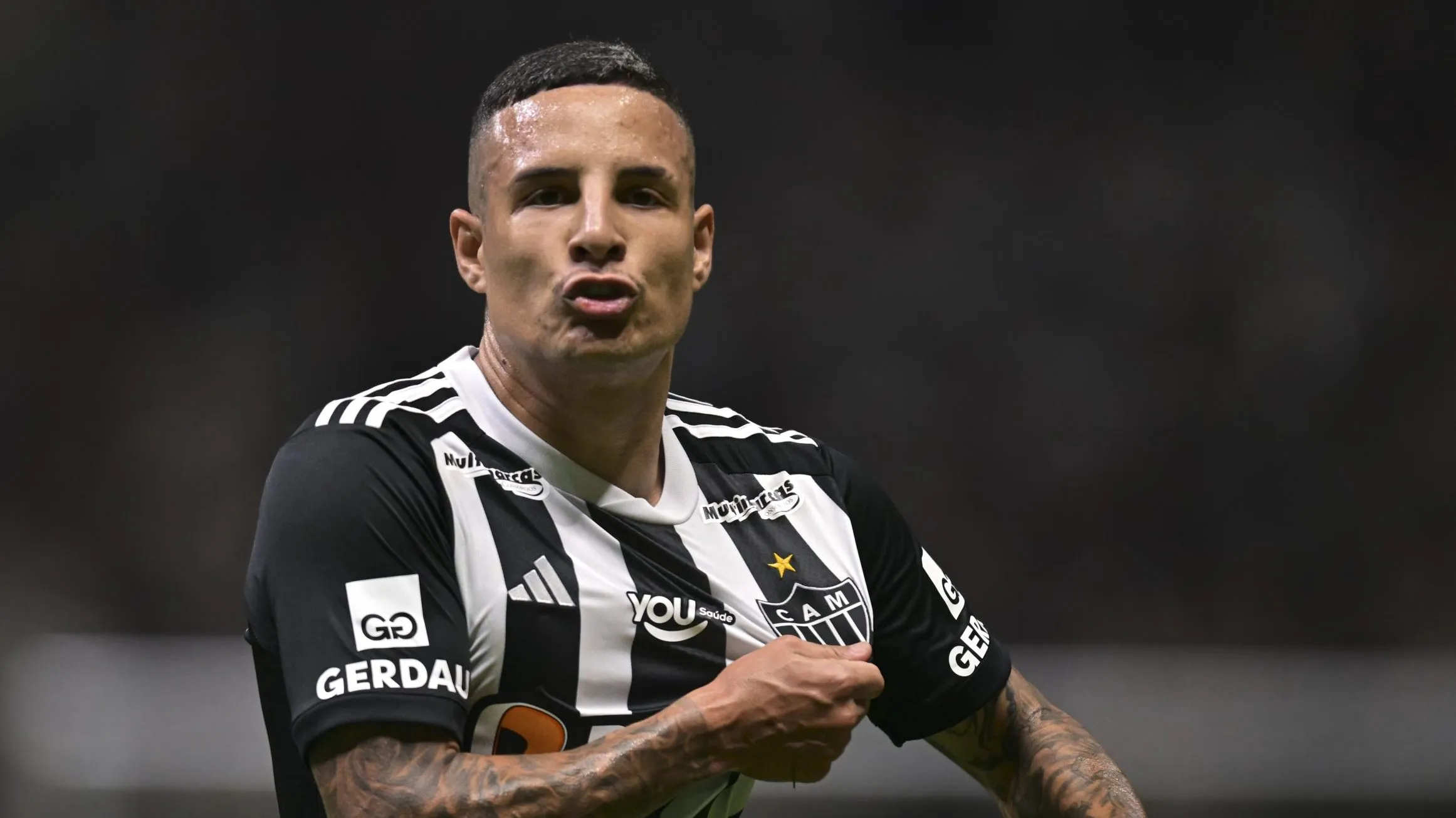 Lateral-esquerdo de 28 anos não está em melhor fase no Atlético-MG e entrou na mira do Palmeiras – Foto: Pedro Vilela/Getty Images