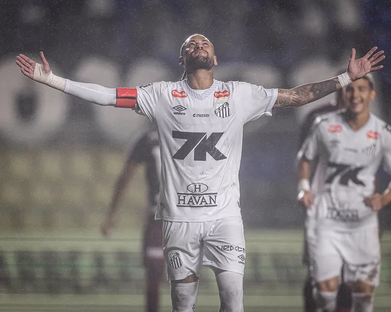 Neymar comemora seu gol no amistoso. Foto: Raul Baretta/Santos FC