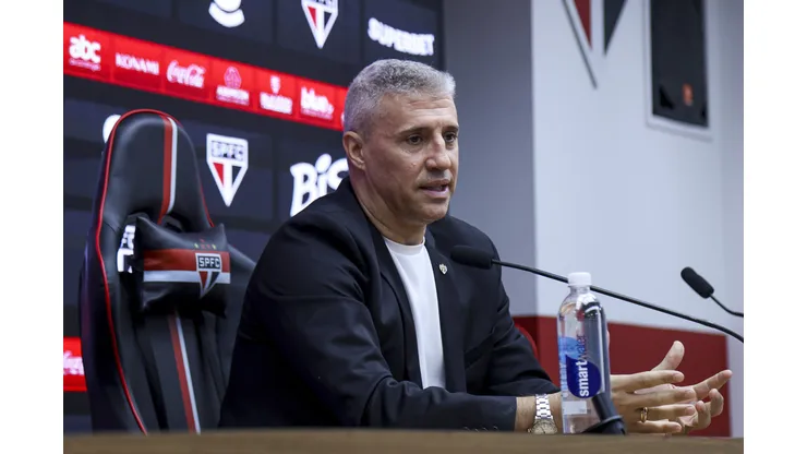 SAO PAULO, BRAZIL - JUNE 24: Newly appointed head coach Hernan Crespo speaks during his unveiling as new coach of Sao Paulo at MorumBIS on June 24, 2025 in Sao Paulo, Brazil. (Photo by Ricardo Moreira/Getty Images)