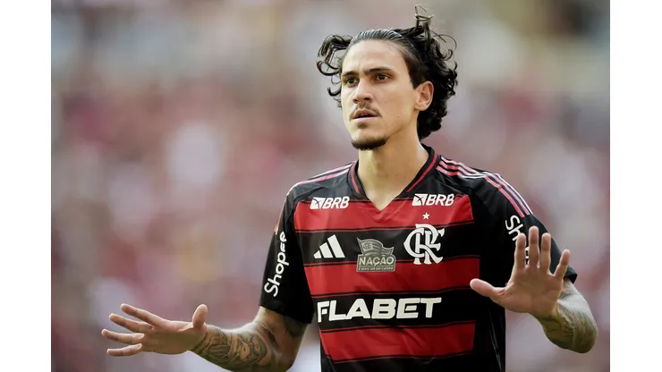 RJ - RIO DE JANEIRO - 27/04/2025 - BRASILEIRO A 2025, FLAMENGO X CORINTHIANS - Pedro jogador do Flamengo comemora seu gol durante partida contra o Corinthians no estadio Maracana pelo campeonato Brasileiro A 2025. Foto: Alexandre Loureiro/AGIF