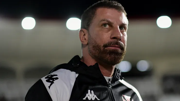 Pedrinho mira reforços para o Vasco na janela de transferências - Foto: Thiago Ribeiro/AGIF