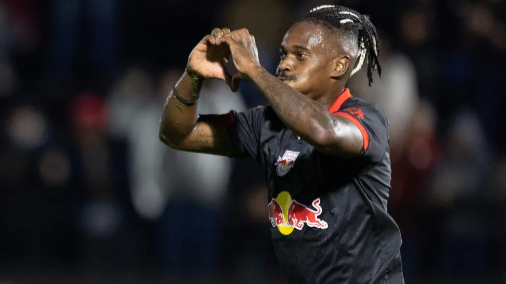 Lincoln Henrique defendendo o RB Bragantino em 2024 – Foto: Diogo Reis/AGIF