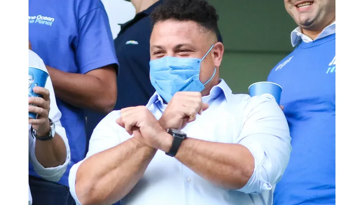 Ronaldo se rende a Vitinha e aponta PSG como favorito contra o Chelsea. Foto: Fernando Moreno/AGIF