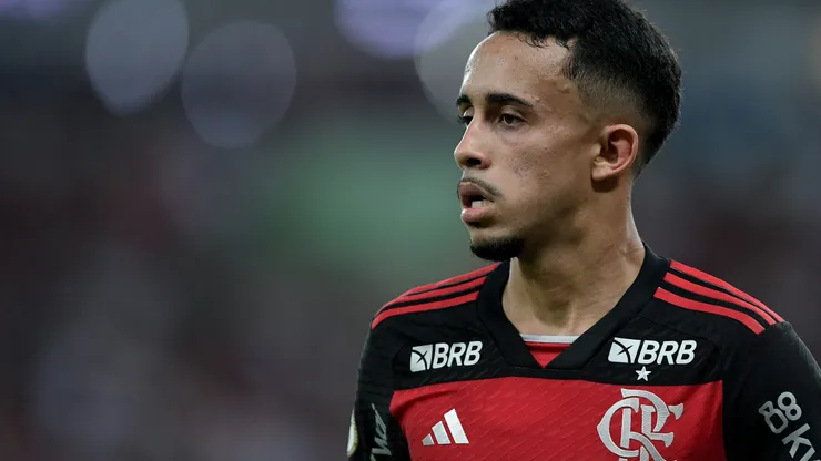 Matheus Gonçalves em ação pelo Flamengo - Foto: Thiago Ribeiro/AGIF