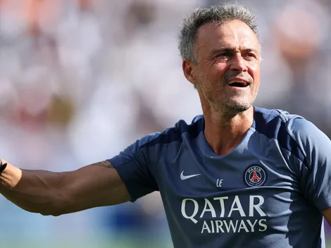 Entenda a estratégia do PSG de chutar a bola para a lateral no apito inicial