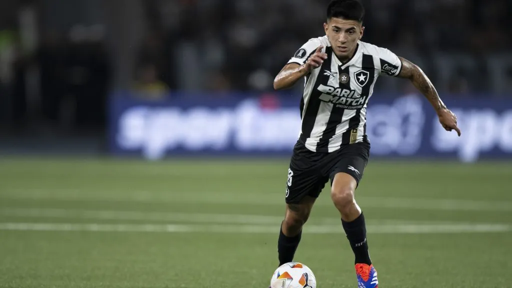 Almada defendendo o Botafogo na Copa Libertadores Foto: Jorge Rodrigues/AGIF