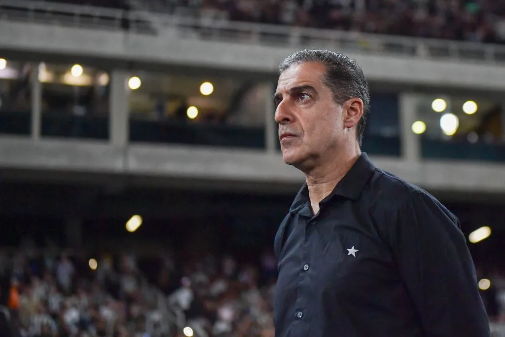 RJ – RIO DE JANEIRO – 30/04/2025 – COPA DO BRASIL 2025, BOTAFOGO X CAPITAL – Renato Paiva tecnico do Botafogo durante partida contra o Capital no estadio Engenhao pelo campeonato Copa Do Brasil 2025. Foto: Thiago Ribeiro/AGIF
