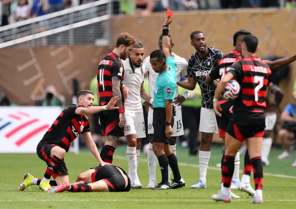 PHILADELPHIA, PENNSYLVANIA – JUNE 20: Nicolas Jackson #15 of Chelsea FC receives a red card during the FIFA Club World Cup 2025 group D match between CR Flamengo and Chelsea FC at Lincoln Financial Field on June 20, 2025 in Philadelphia, Pennsylvania. (Photo by David Ramos/Getty Images)