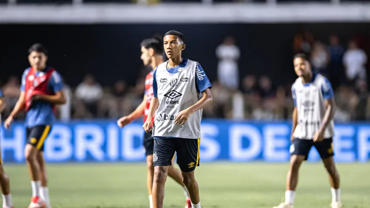 Robinho Jr jogador do Santos durante partida contra o [EQUIPE 2] no estadio Vila Belmiro pelo campeonato Paulista 2025. Foto: Abner Dourado/AGIF