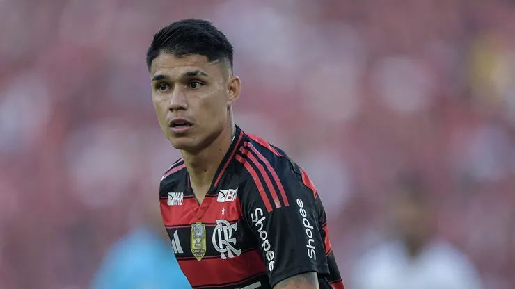 Luiz Araújo atuou 'invertido' contra Galo e não rendeu o esperado pelo Mengão - Foto: Thiago Ribeiro/AGIF