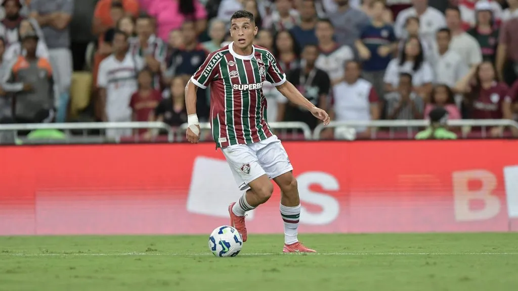 RJ – RIO DE JANEIRO – 20/04/2025 – BRASILEIRO A 2025, FLUMINENSE X VITORIA – Serna jogador do Fluminense durante partida contra o Vitoria no estadio Maracana pelo campeonato Brasileiro A 2025. Foto: Thiago Ribeiro/AGIF