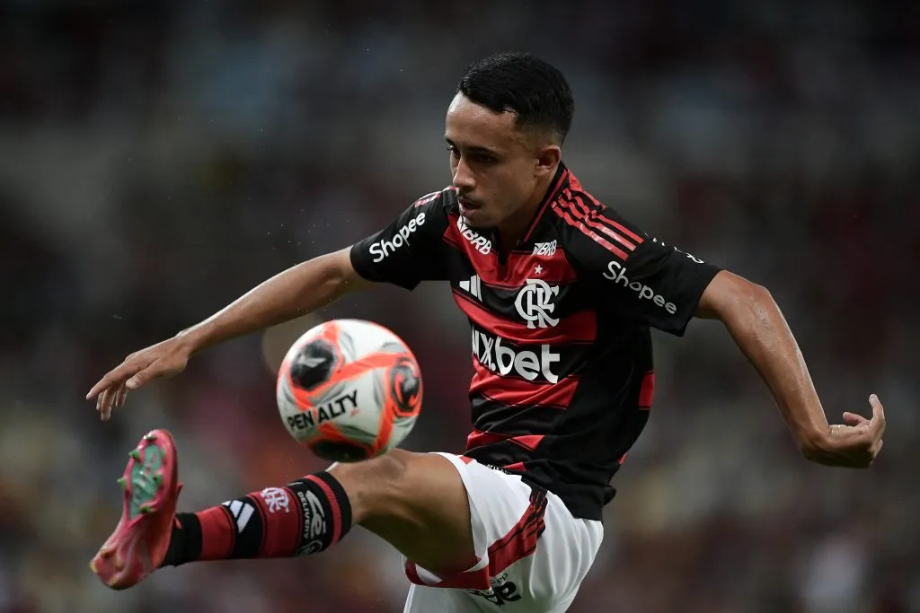 Matheus Gonçalves não foi relacionado em Flamengo x São Paulo. Foto: Thiago Ribeiro/AGIF.