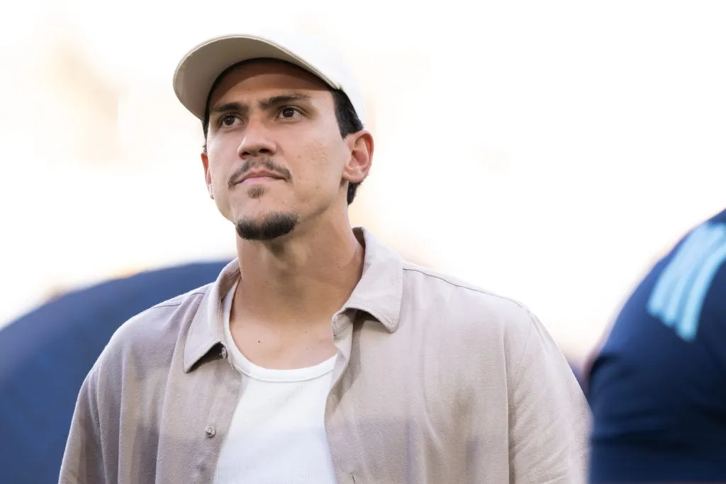 RJ – RIO DE JANEIRO – 12/07/2025 – BRASILEIRO A 2025, FLAMENGO X SAO PAULO – Pedro jogador do Flamengo antes da partida contra o Sao Paulo no estadio Maracana pelo campeonato Brasileiro A 2025.   Foto: Jorge Rodrigues/AGIF