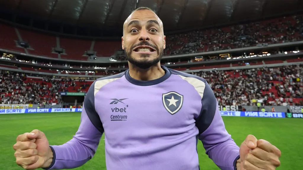 Arthur Cabral comemora a soma dos três pontos. Foto: Vítor Silva/Botafogo.