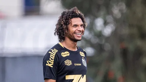 Arão durante treino de sábado (12) no CT Rei Pelé