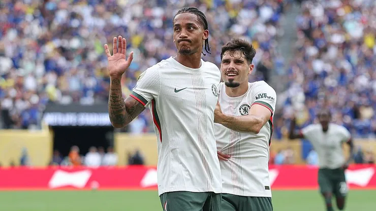 João Pedro e Pedro Neto, jogadores do Chelsea-ING. Foto: Buda Mendes/Getty Images.