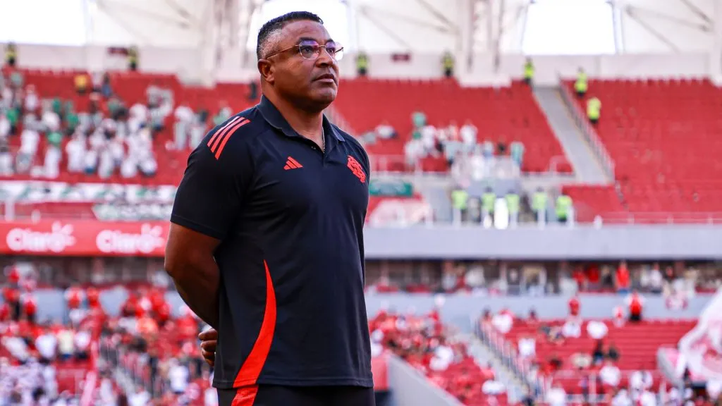 Roger Machado no comando do Internacional – Foto: Maxi Franzoi/AGIF