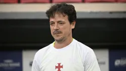 Fernando Diniz, técnico do Vasco, durante partida contra o Botafogo, pelo Brasileirão Betano. Foto: Mateus Bonomi/AGIF.