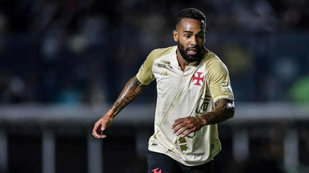 Alex Teixeira, atacante do Gigante da Colina. Foto: Thiago Ribeiro/AGIF.