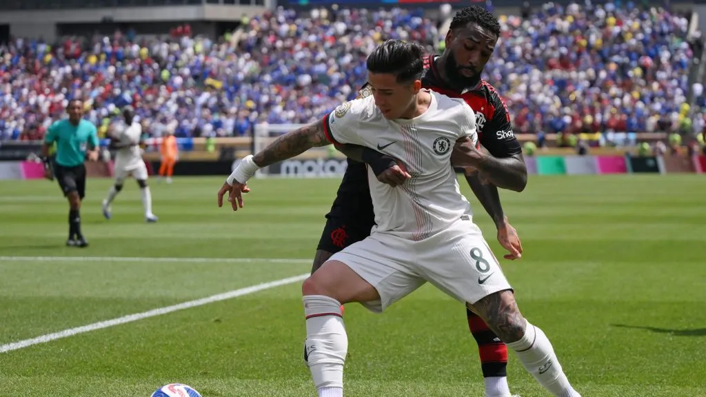 PHILADELPHIA, PENNSYLVANIA – JUNE 20: Enzo Fernandez #8 of Chelsea FC is challenged by Gerson #8 of CR Flamengo during the FIFA Club World Cup 2025 group D match between CR Flamengo and Chelsea FC at Lincoln Financial Field on June 20, 2025 in Philadelphia, Pennsylvania. (Photo by David Ramos/Getty Images)