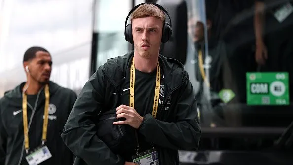 Cole Palmer em sua chegada para a final. Foto: Luke Hales/Getty Images